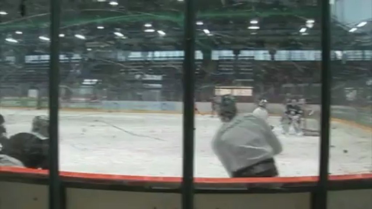 DEL: Kölner Haie zu nervös, Vorteil Berlin