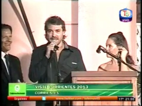 Pedro conduciendo desfile Viste Corrientes 2013 1ra parte - 13 de Abril