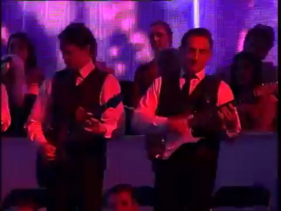 Milica Todorovic - Samo me pogledaj - Grand Parada - (TV Pink 2013)