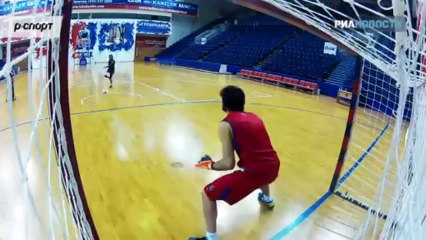 Милош Теодосич vs Олег Корнаухов: Баскетболист и футболист ЦСКА поменялись местами