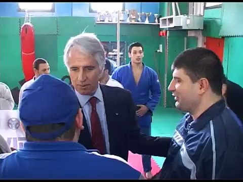 Napoli - Malagò alla palestra di Scampia della famiglia Maddaloni -2- (13.04.13)