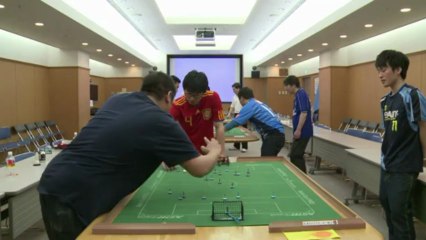 Au Japon, un tournoi de football de table