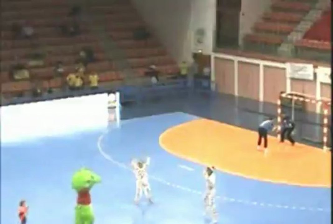 Le show de Crocky sur Corde à sauter...