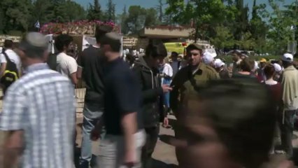 Sirens sound as Israel remembers fallen soldiers, civilians