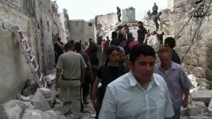 Air strike in Syria's Aleppo turns homes into rubble