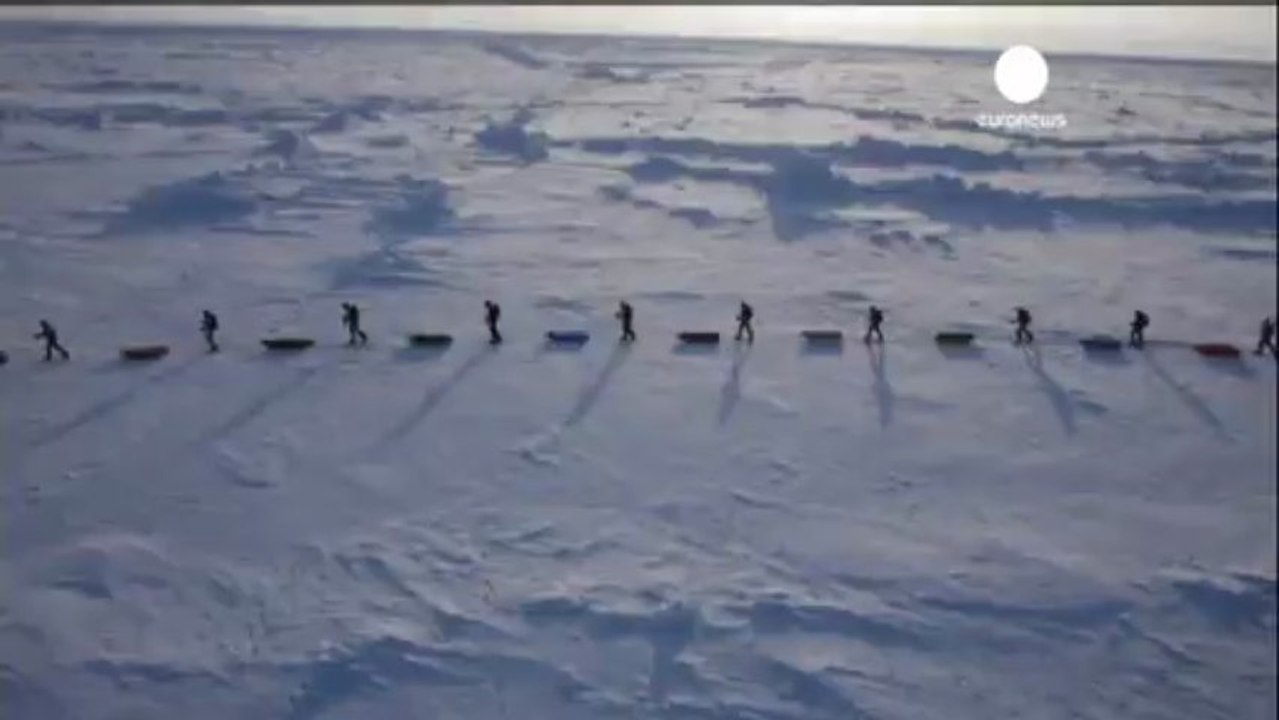 Les couleurs de Greenpeace flottent au fond de l'Arctique