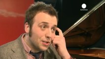 A jazzy 'Happy Mistake' from Raphael Gualazzi
