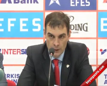 Ο Γιώργος Μπαρτζώκας στη συνέντευξη Τύπου στην Πόλη