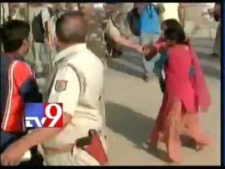 Stones hurled on police for 6 year old's murder