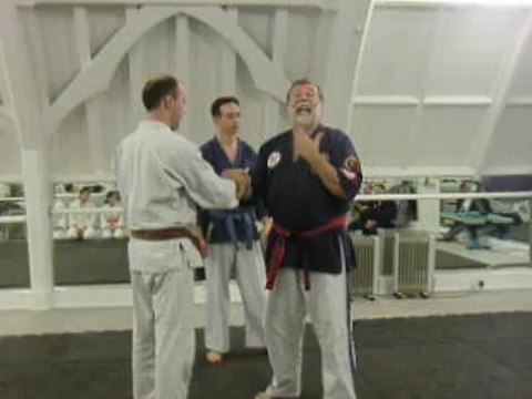 Utilisation du kiaï HOU pour renforcer la clé de poignet KOTE MAWASHI