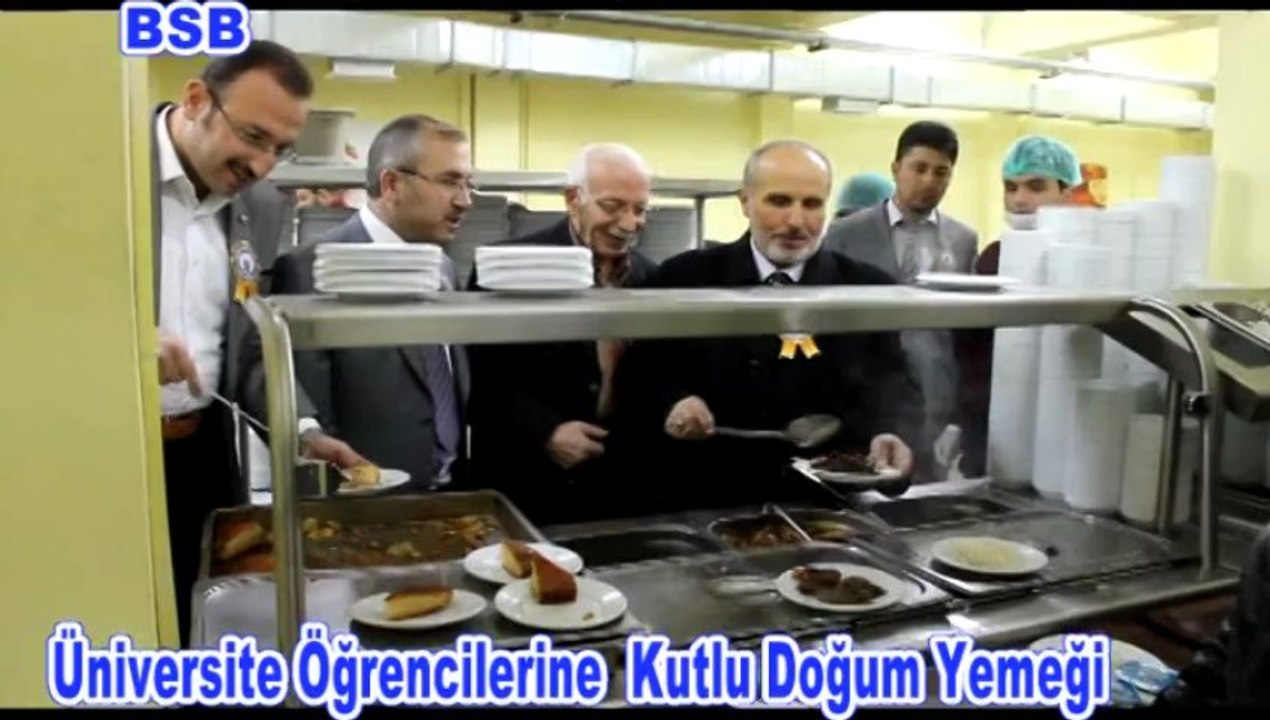 Üniversite öğrencilerine kutlu doğum yemeği