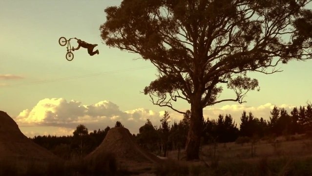 Crazy BMX - Dirt Jump Session Jaie Toohey - Cam White - Jed Mildon