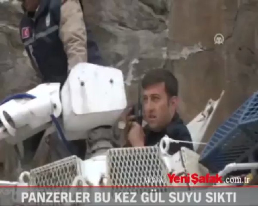 Panzerler bu kez "gül suyu" sıktı