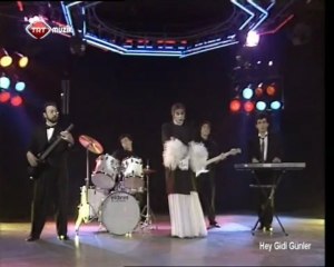 Zerrin Özer_Bırak  ellerimi