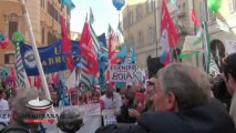 Fornero, quanti suicidi vuoi ancora? La protesta dei cassa integrati a Montecitorio