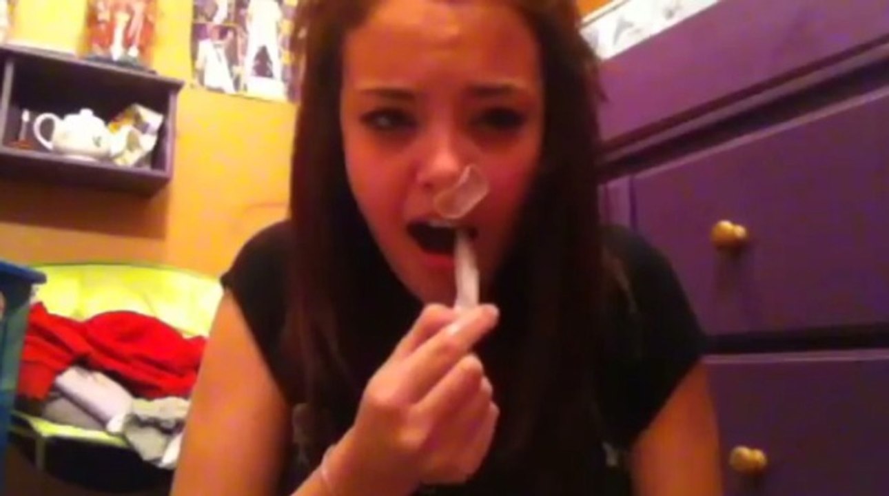 Dégoutant et stupide : le "Condom Challenge" enflamme le Web !