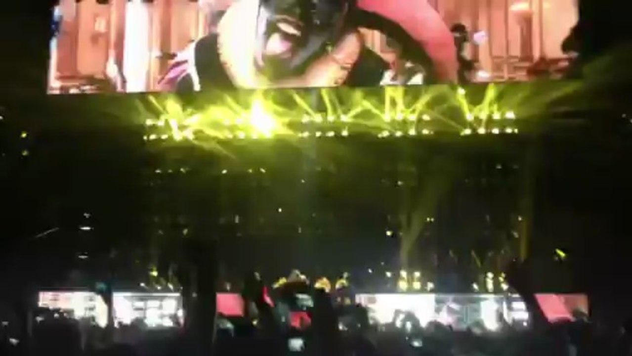 Beyoncé - Freakum Dress @ Belgrade, Serbia 15.04.2013