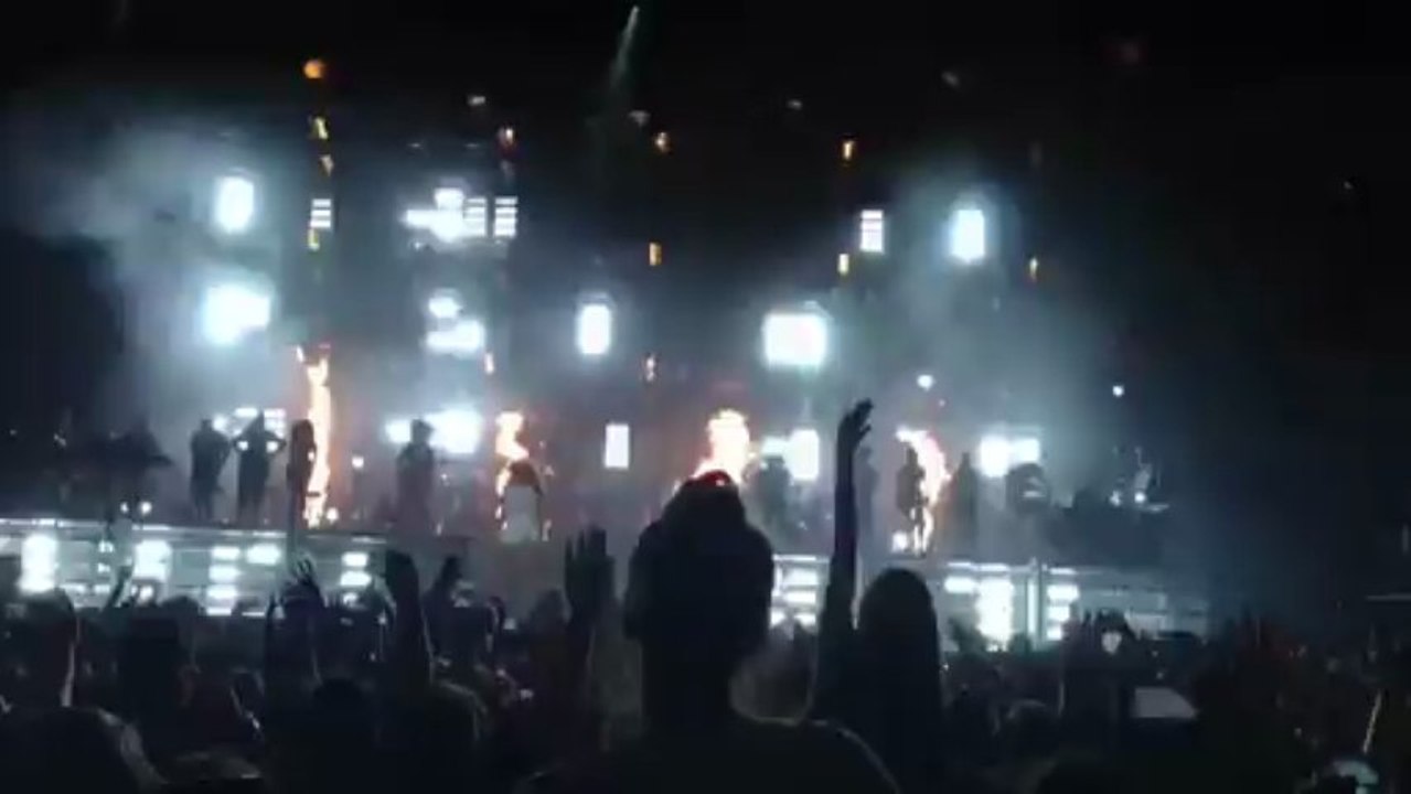 Beyoncé - Opening/Run The World (Girls) @ Belgrade, Serbia 15.04.2013