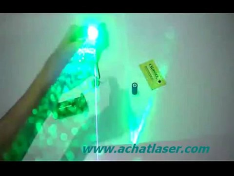 pointeur laser vert 200mw allumer le feu
