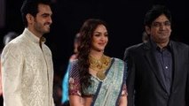 Bharat Takhtani & Esha Deol Walks The Ramp   Aamby Valley India Bridal Fashion Week 2012