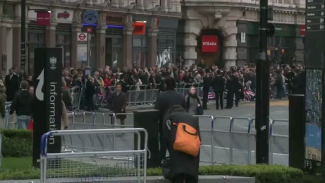 Funérailles de Margaret Thatcher: les badauds affluent