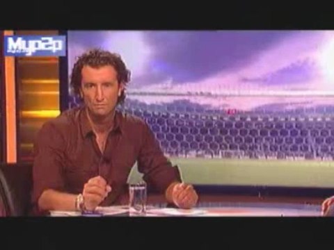 Voetbal op vrijdag - Vintage beelden van Johan Derksen