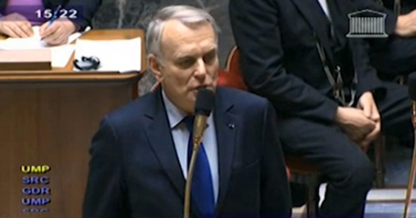 Ayrault en colère : "Vous salissez, vous dénigrez"