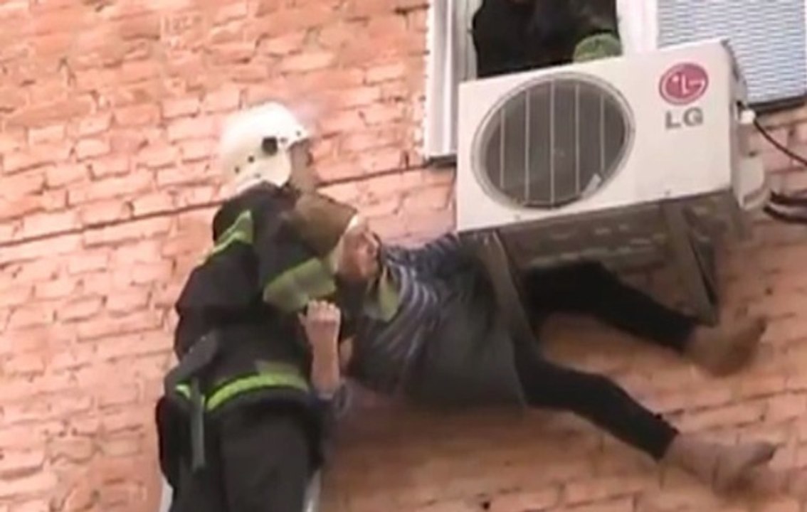 Une grand-mère de 97 ans suspendue dans les airs !