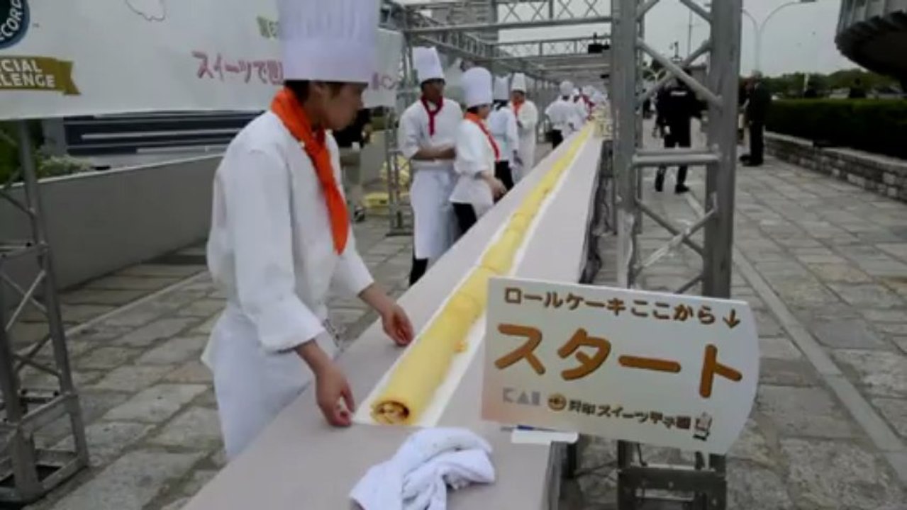 Students make the world's longest roll cake