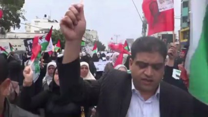 Hundreds rally in Gaza to mark Prisoners' Day