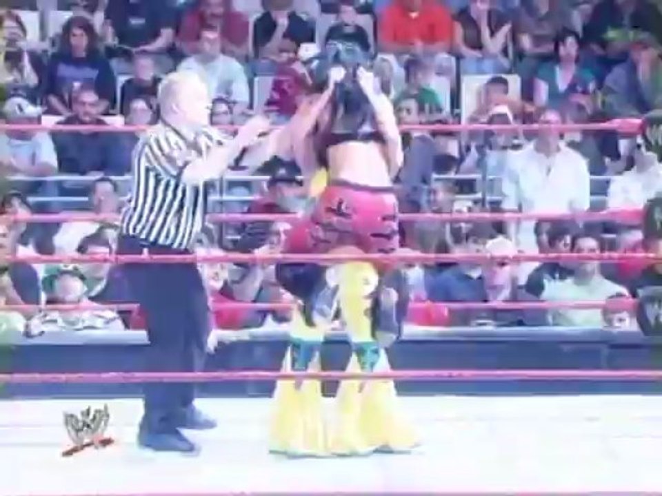Heat - Mickie James vs Melina