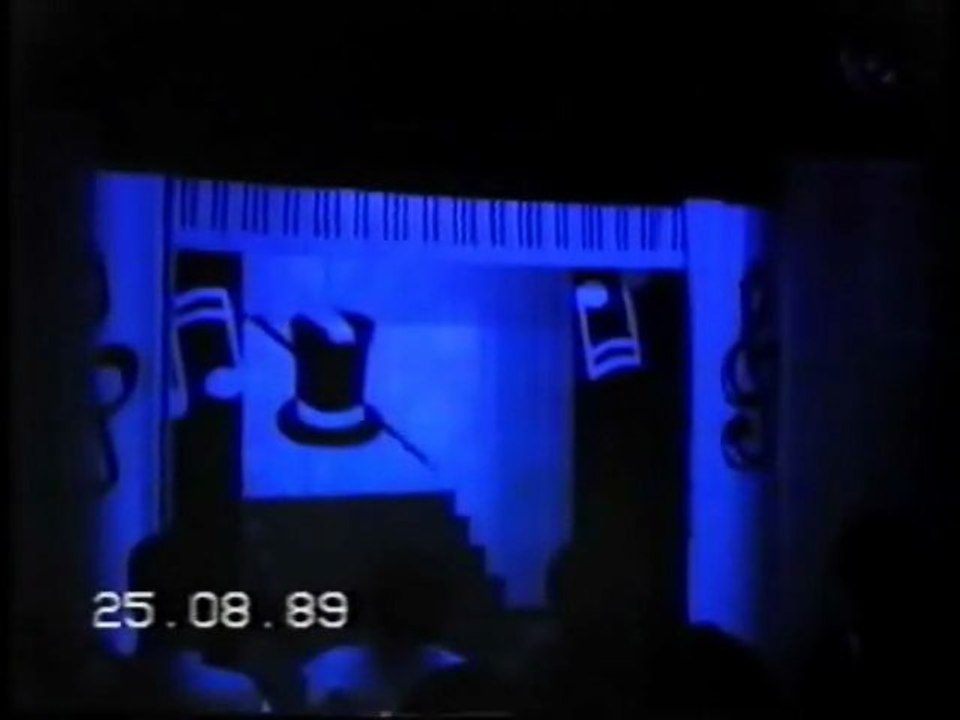 1- ENTREE DU SPECTACLE  PREMIERE PARTIE