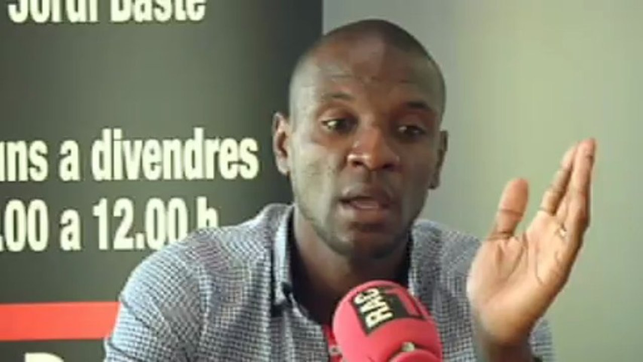 Abidal quiere continuar con el Barça pero el club aún no habla sobre renovación
