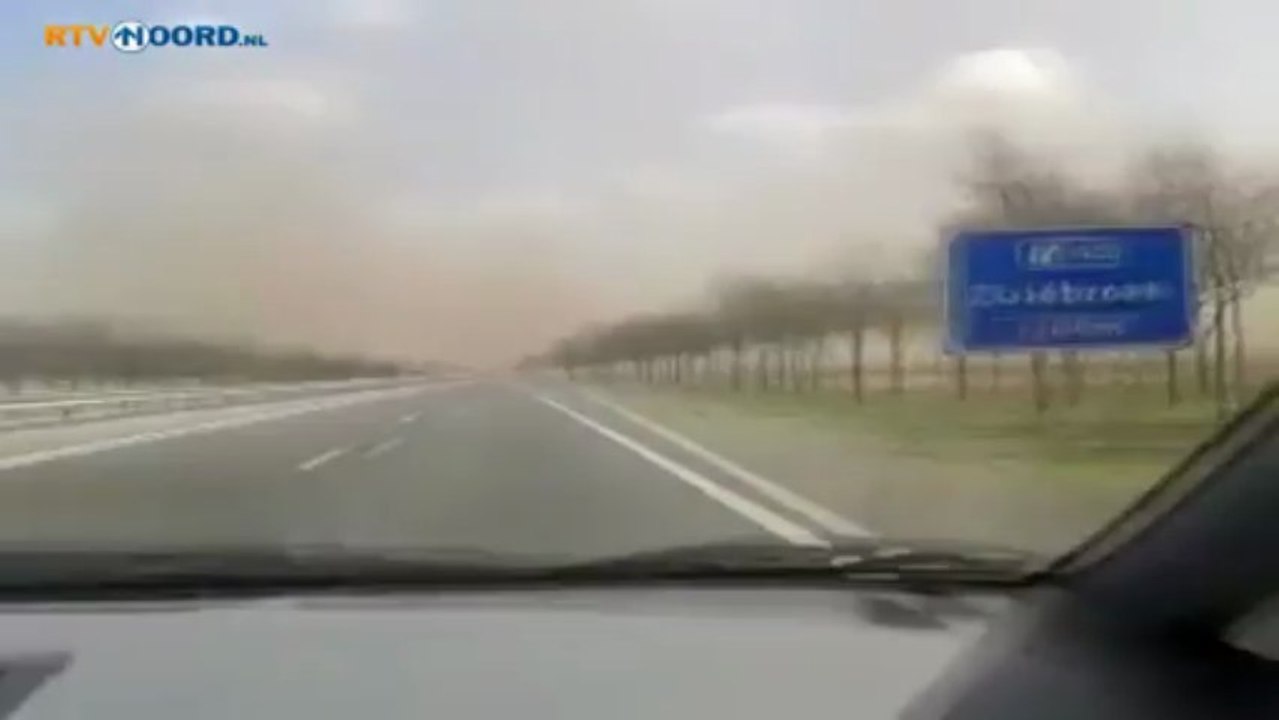 Zandstorm op de A7 ter hoogte van Zuidbroek - RTV Noord