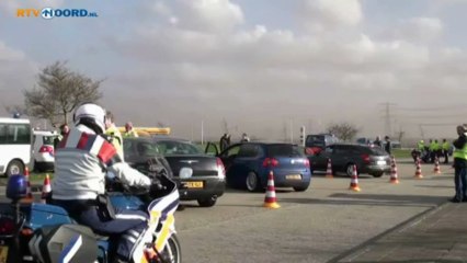 Grote verkeerscontrole op A7 bij Scheemda - RTV Noord