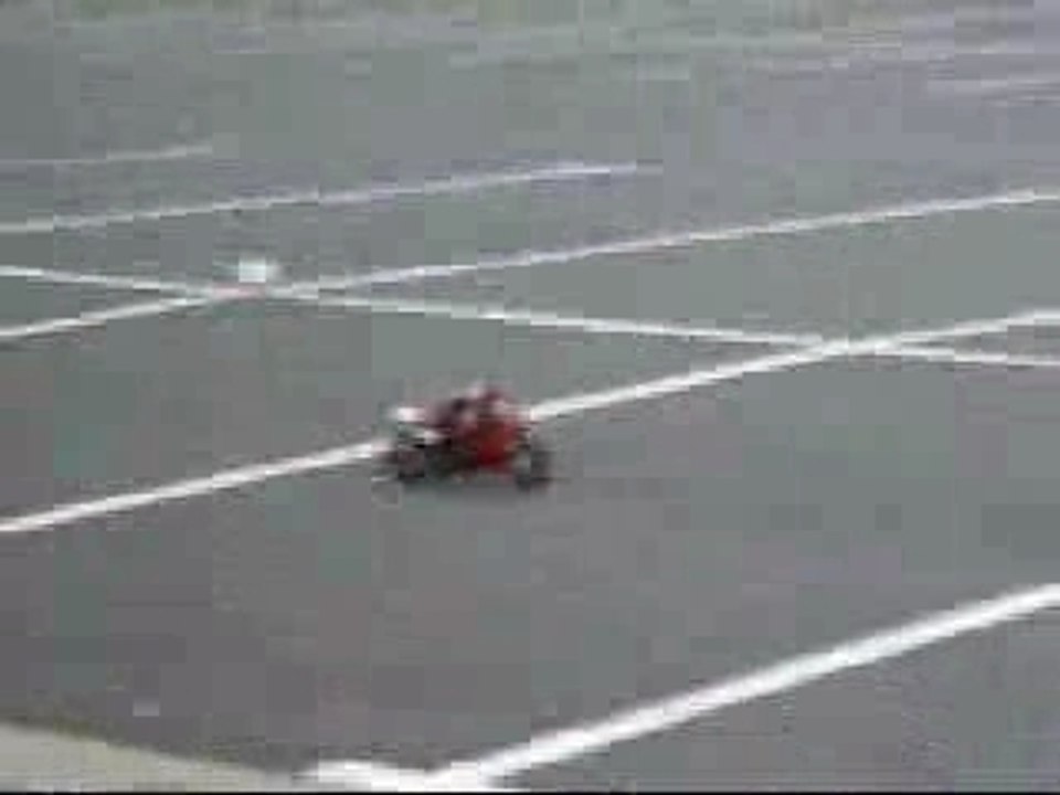 moto 1/10 thermique en action