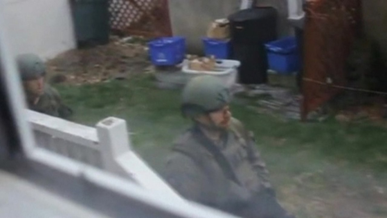 Lockdown, house-to-house manhunt in Boston
