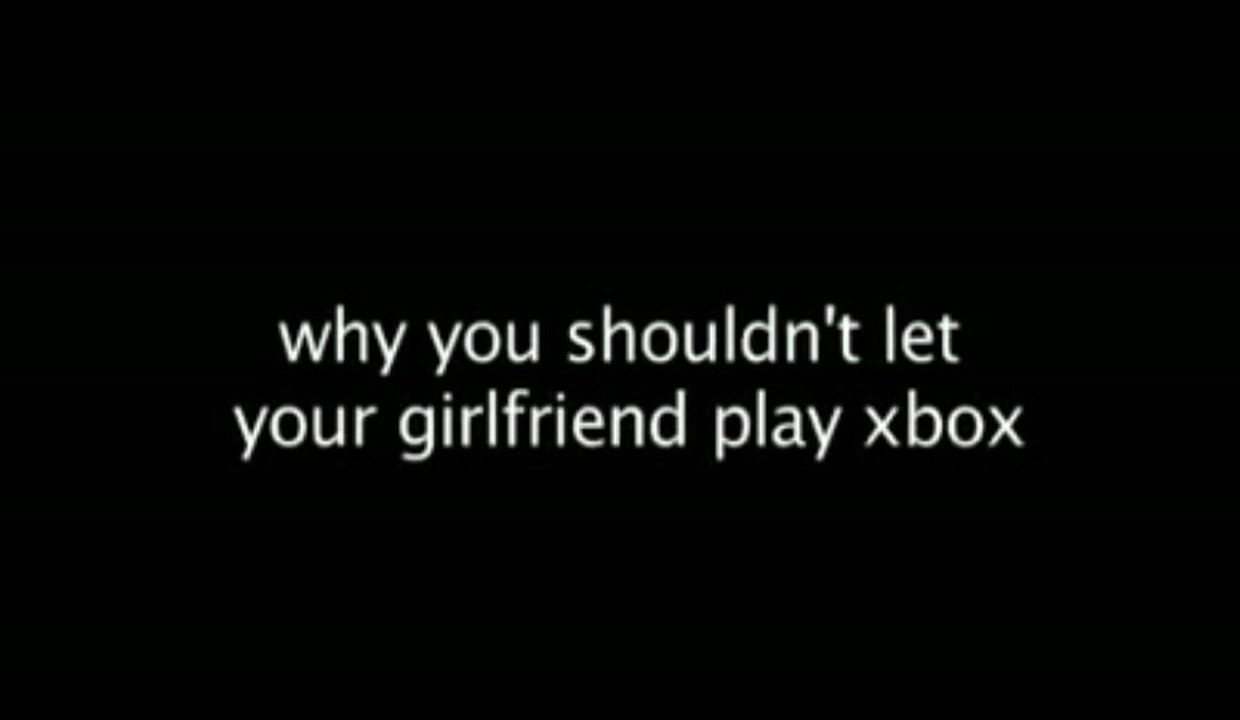 Cette femme pète un cable et explose la xbox parce qu'elle perd à cod !
