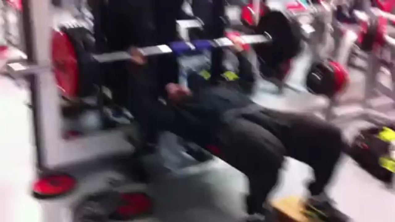 Fabien S en sèche développé couche barre : 1*160kg échec.