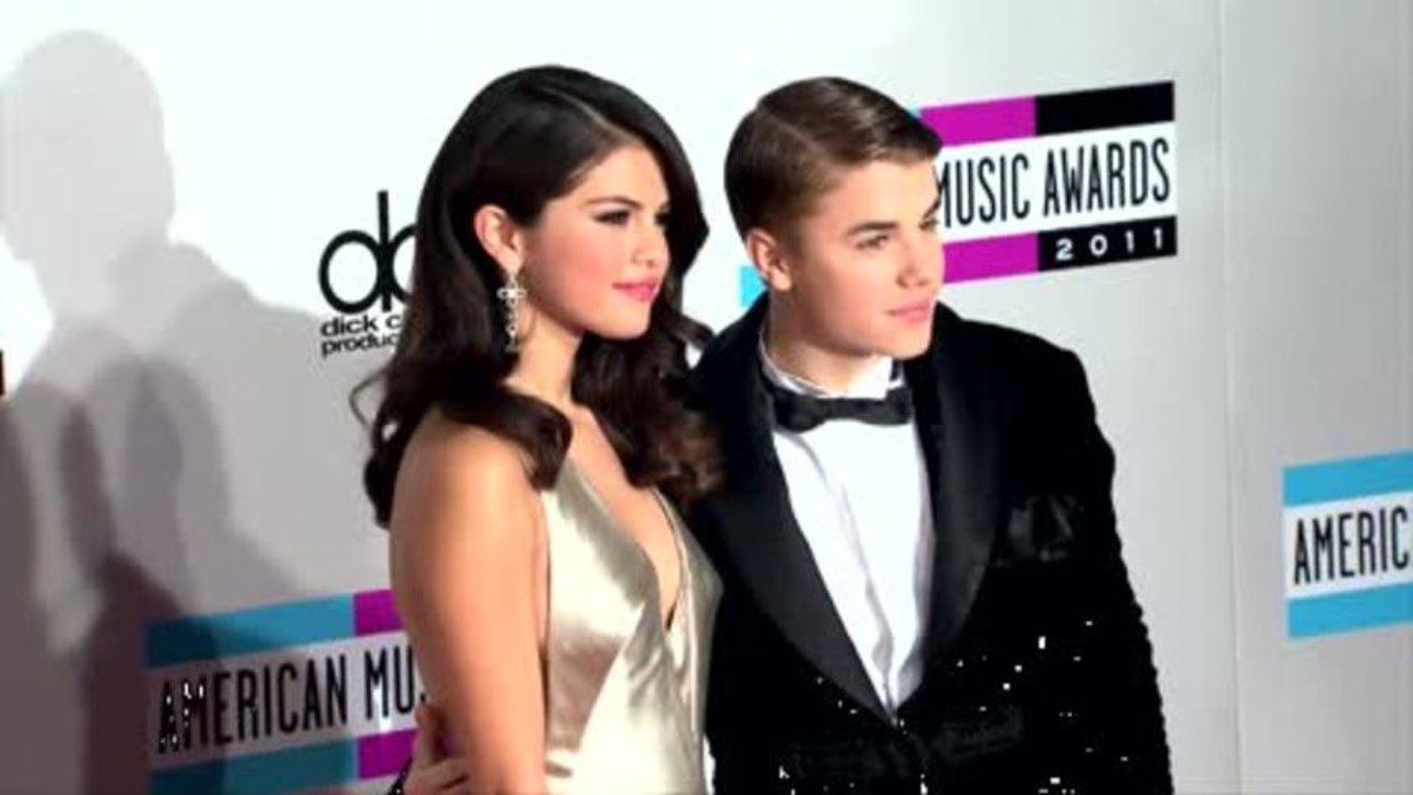 Selena Gomez Teaming Up With Taylor Swift to Write Song About Bieber?