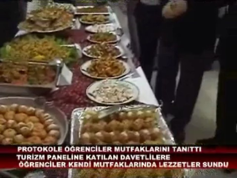 ZİLE DE OKUYAN ÜNİVERSİTELİ ÖĞRENCİLER BÜYÜKLERE MUTFAKLARINDAN ÖRNEKLER SUNDU