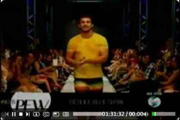 Eli abre o desfile da Blue Shark no PFW 19/04