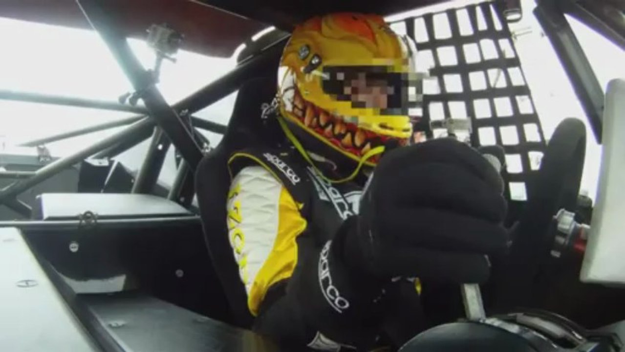 Une piste Hot Wheels en vrai pour battre un record du monde de saut en voiture