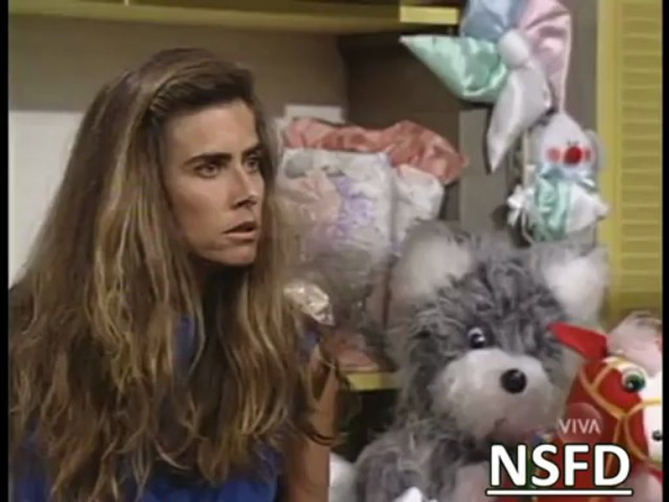 FELICIDADE - Helena dá uma surra em Déborah