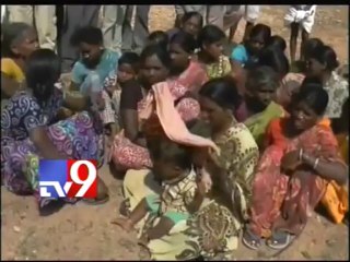 Protest against APTransco towers in farmers lands