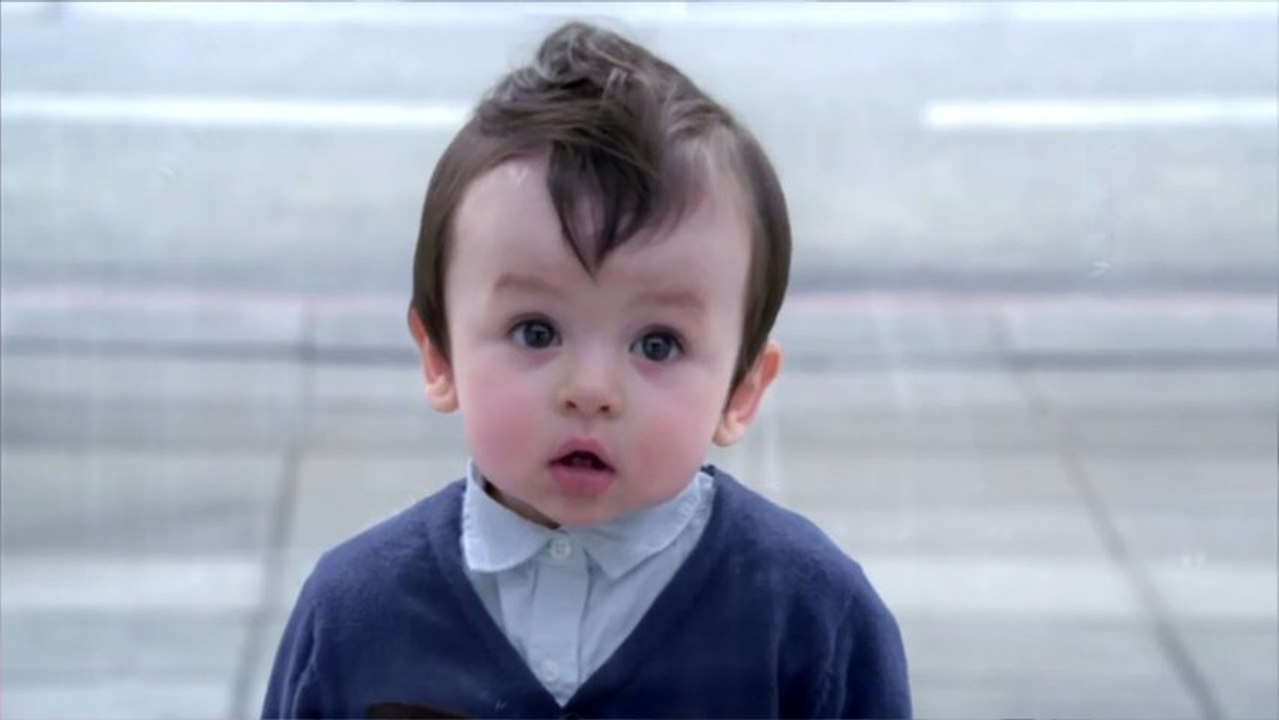 La nouvelle pub Evian avec les bébés.
