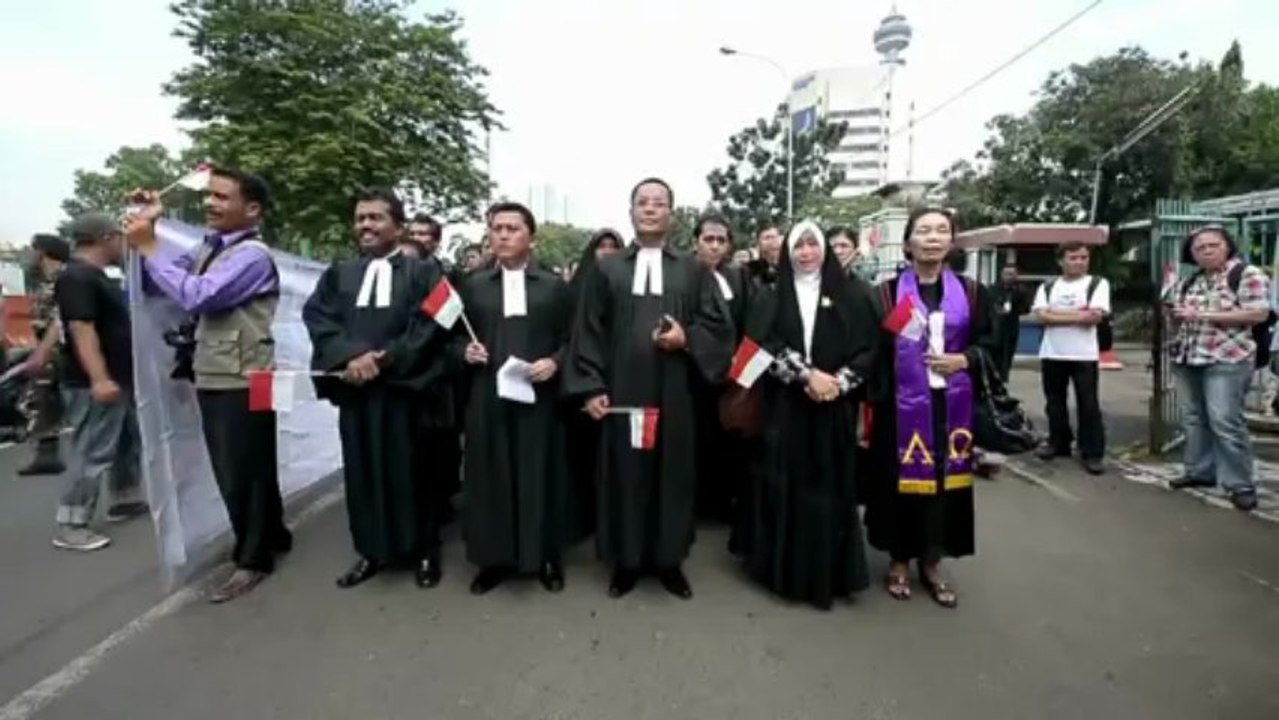 Indonésie: des musulmans "déviants" retranchés dans leur mosquée