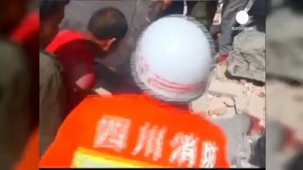 Tải video: Terremoto in Cina: soccorritori cercano sopravvissuti