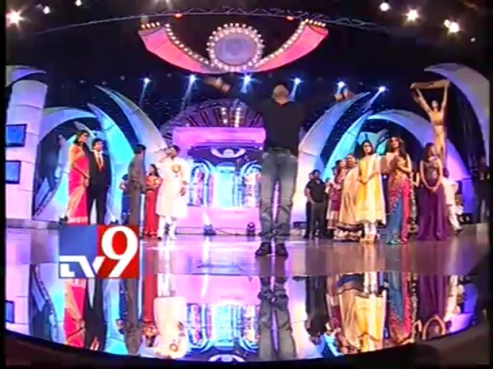 Devi Sri receives 'Best Music director' award in TSR - Tv9 Film awards