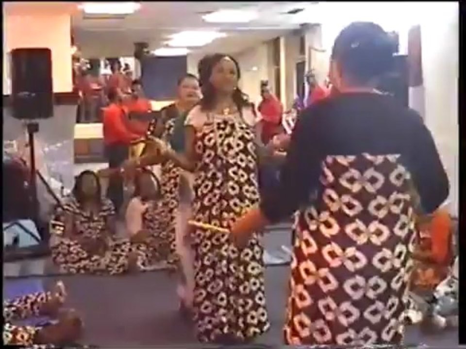 Biwi de l' association ARCMM avec le groupe Massiwa Music de Lyon à Paris 2012